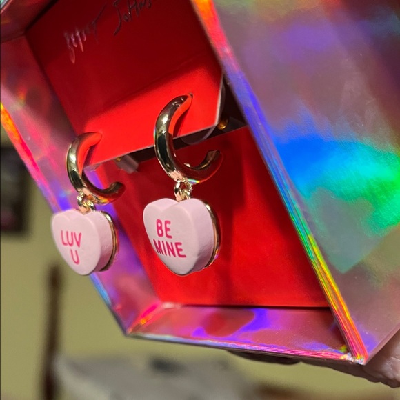 NIB Betsey Johnson Pink Heart Message Earrings - Picture 3 of 6